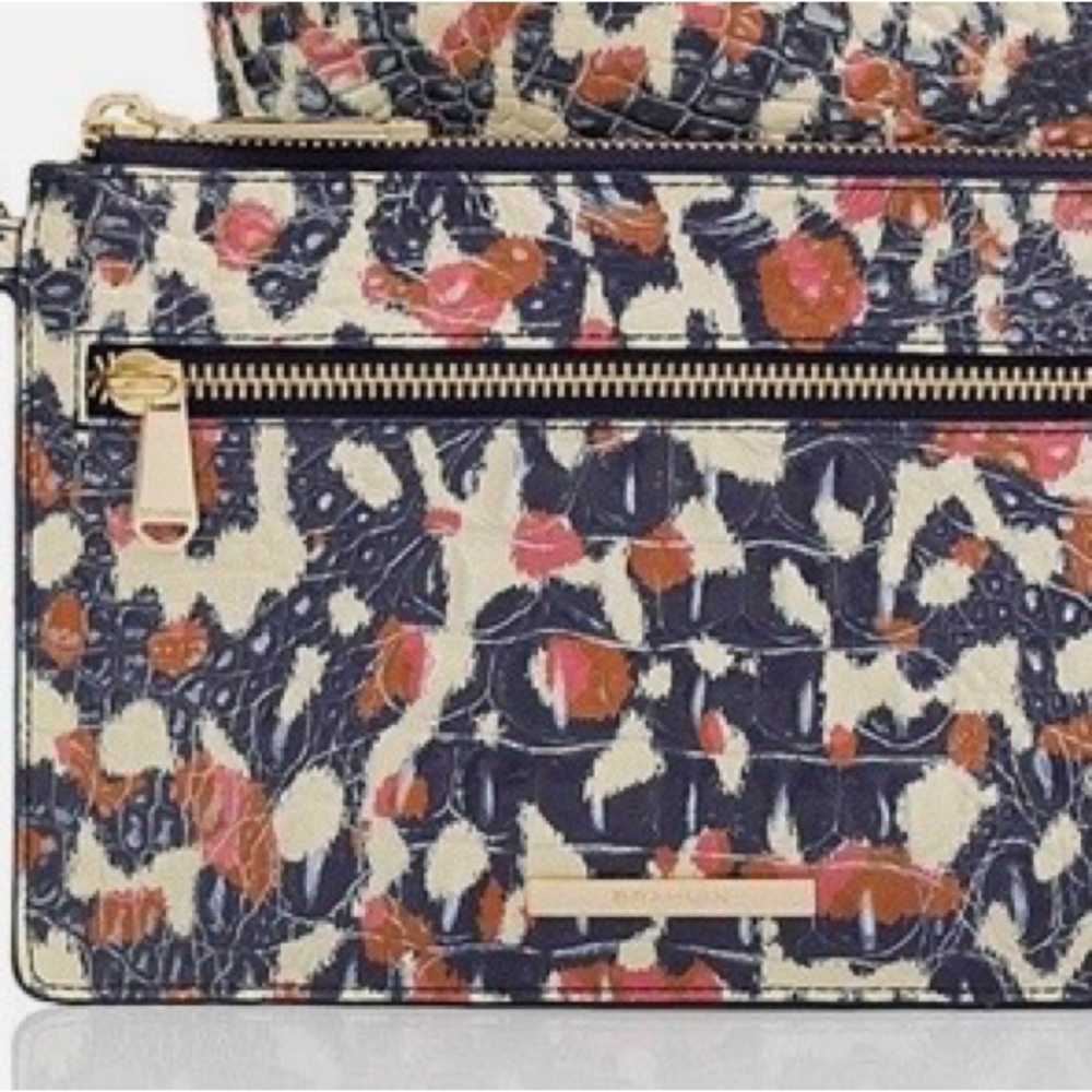 NWOT Brahmin Wildcat Melbourne Genuine Leather Croc Embossed wristlet